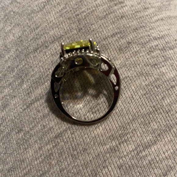 New 925 Sterling silver Emerald cut periot Ring - Picture 5 of 6